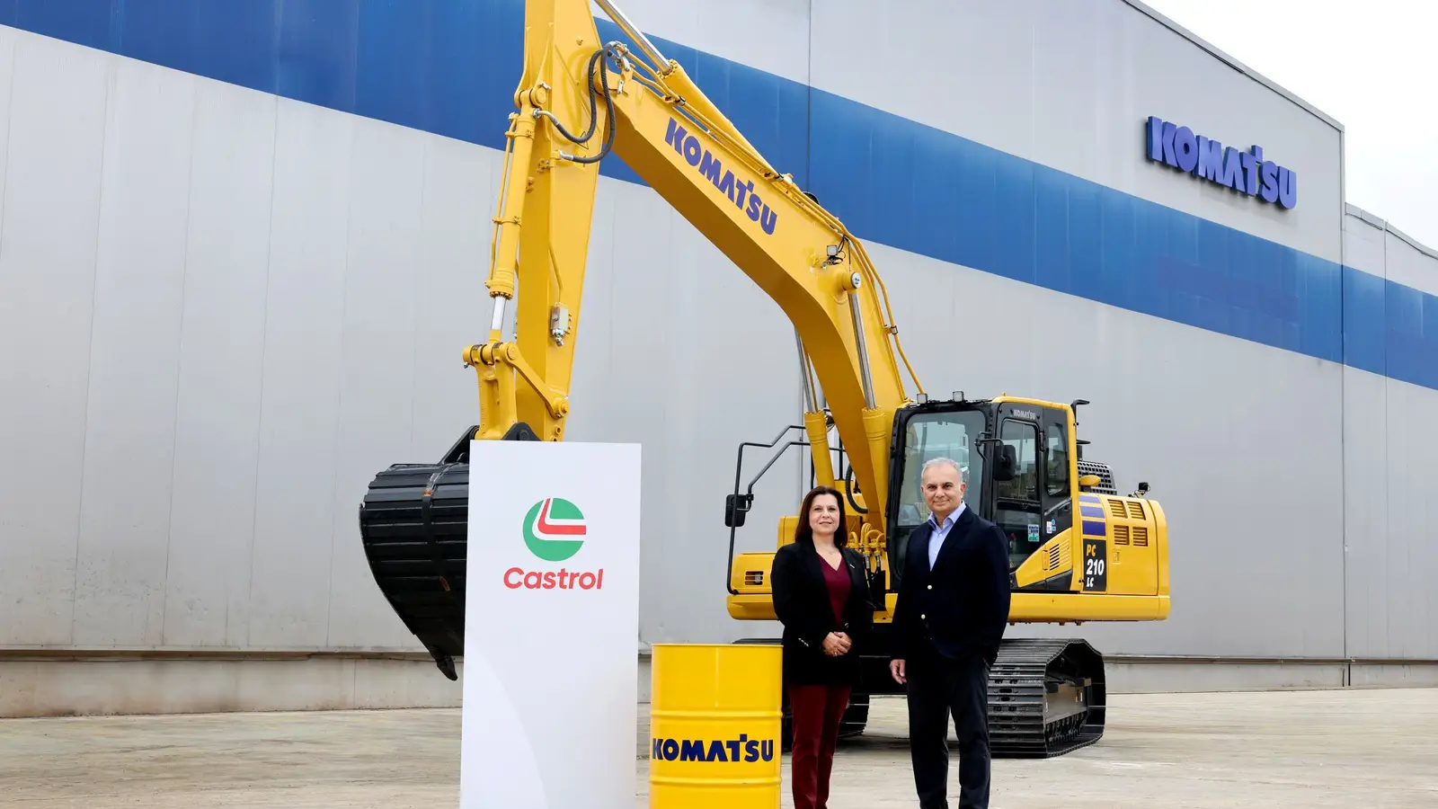 Castrol Türkiye, Ukrayna ve Orta Asya Genel Müdürü Nilay Tatlısöz ile Marubeni Dağıtım ve Servis CEO'su Cevdet Alemdar