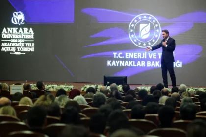 Enerji ve Tabii Kaynaklar Bakanı Alparslan Bayraktar Ankara Üniversitesi akademik yılı açılış töreninde