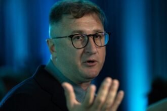 LITILIT CEO'su ve kurucu ortağı Nikolajus Gavrilinas, Vilnius'taki fabrika açılışında
