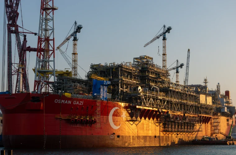 Türkiye'nin ilk yüzer doğal gaz üretim platformu Osman Gazi