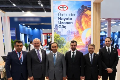 Sanayi ve Teknoloji Bakanı Mehmet Fatih Kacır, ANKIROS 2026'da Erdemir, İsdemir ve Erdemir Mühendislik standında OYAK yöneticileriyle