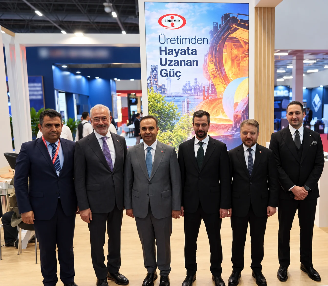 Sanayi ve Teknoloji Bakanı Mehmet Fatih Kacır, ANKIROS 2026'da Erdemir, İsdemir ve Erdemir Mühendislik standında OYAK yöneticileriyle